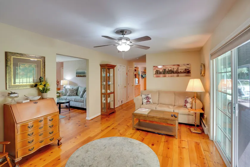 Pittsfield Home w/ Deck - 12 Mi to Jiminy Peak! - Innenbereich