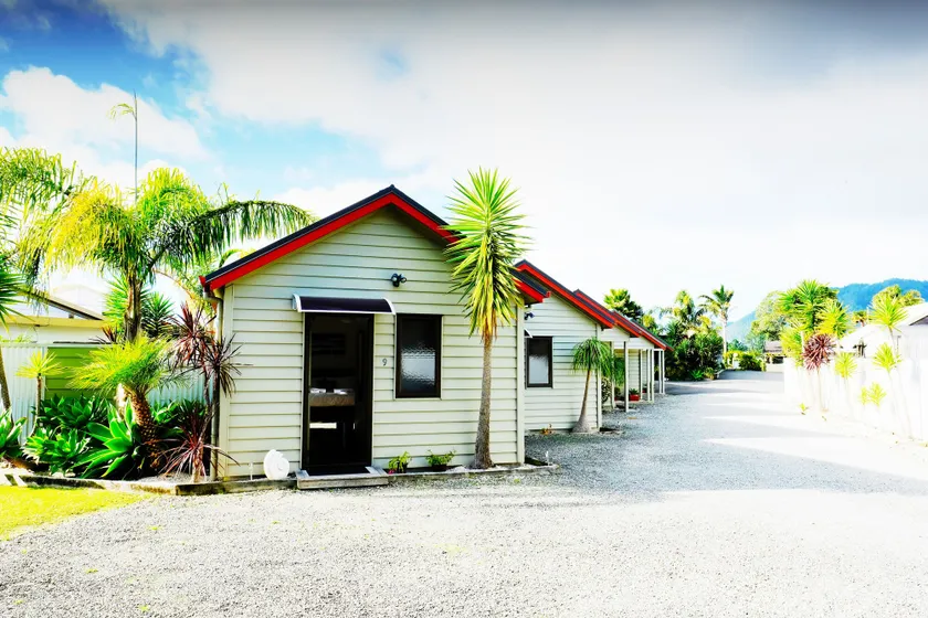 Tairua Shores Motel - Image 1