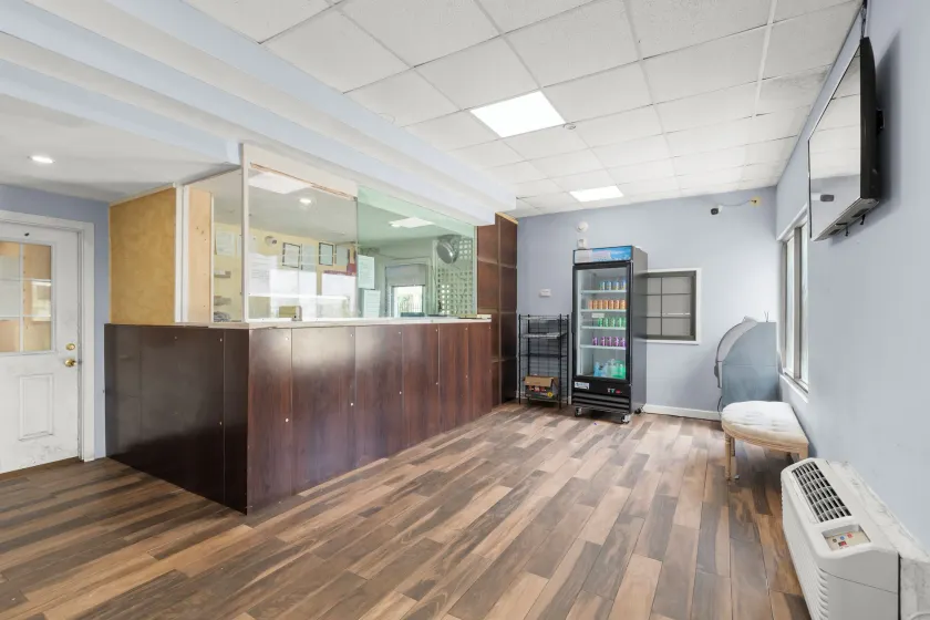 Travel Inn & Suites - Image 1