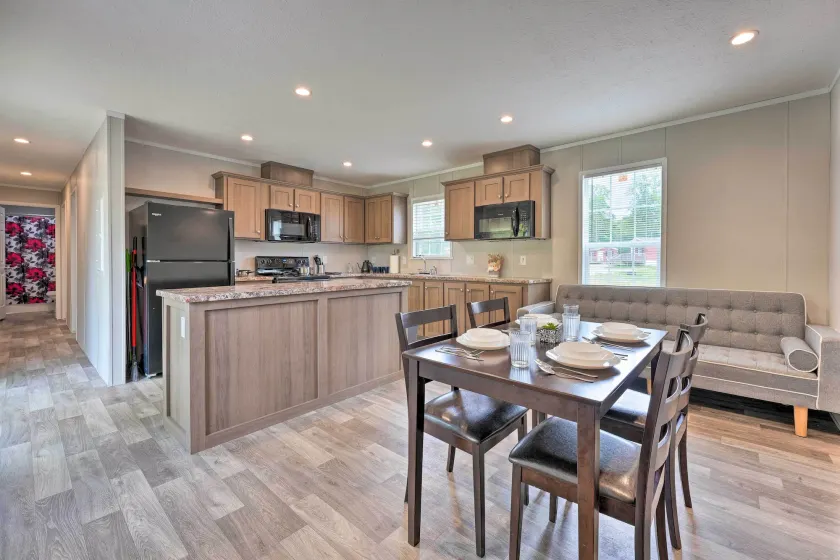 Pet-Friendly Cassopolis Escape w/ Lake Access - Image 1