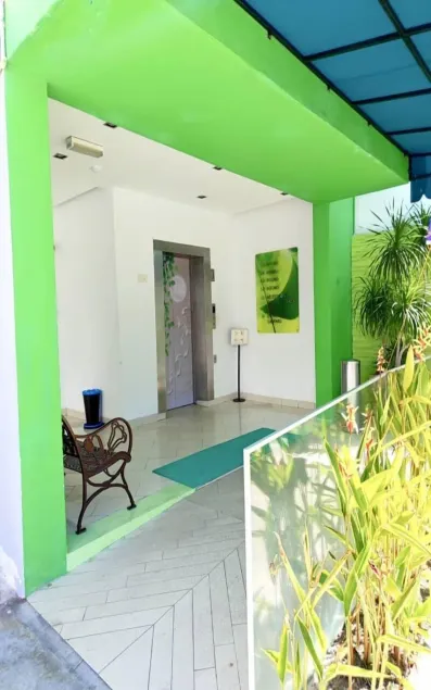 Yan Hotel - Interior entrance