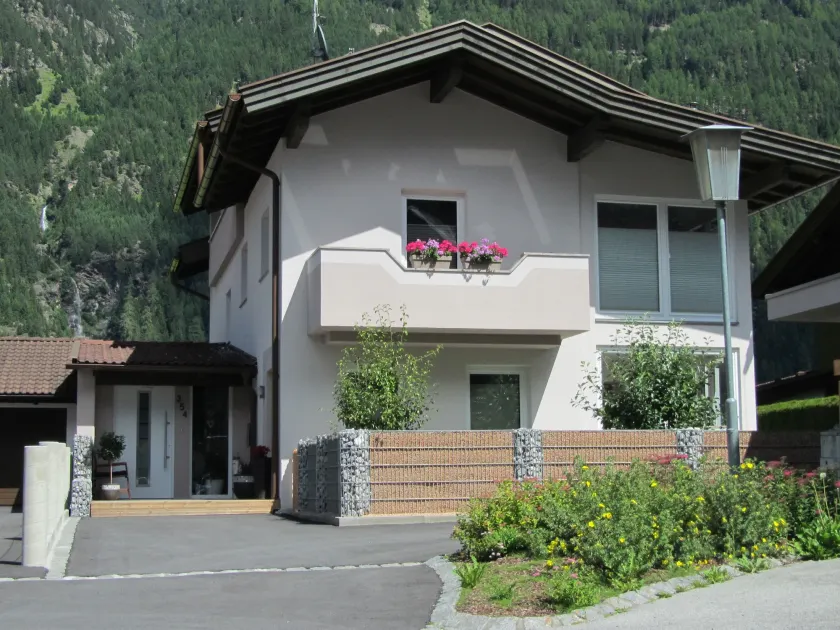 Apart Julia - Image 1