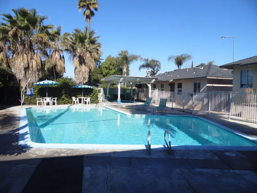 Elsinore Hot Springs & Lodge - Image 1