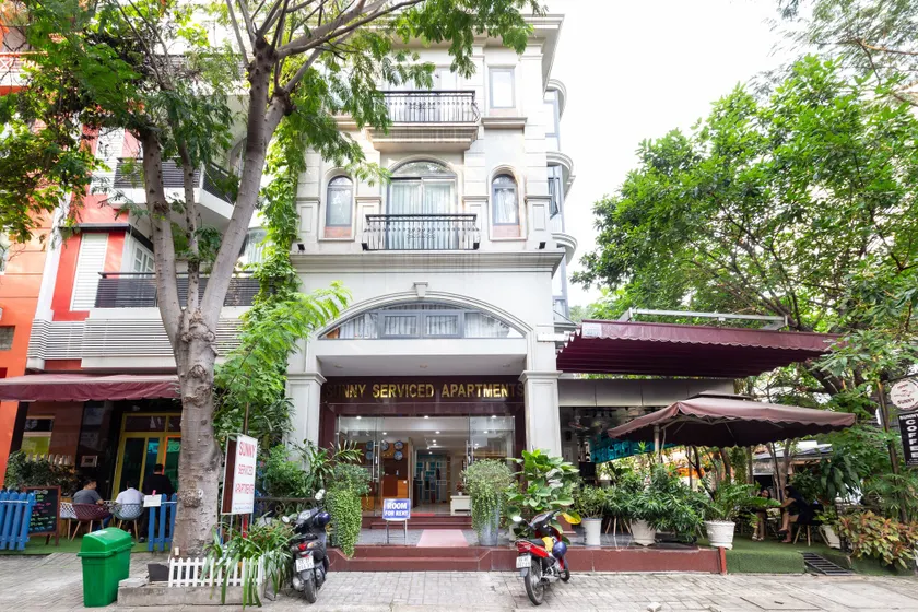 Sunny Hotel and Apartment - Image 1