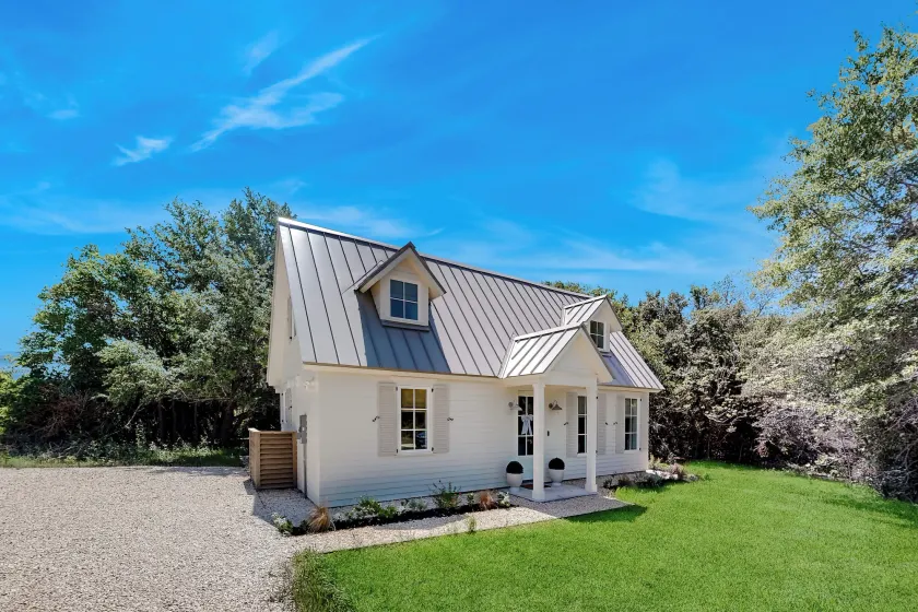 Off-grid & Elegant Farmhouse Near Somerville Lake - Image 1