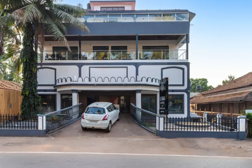 La baga Beach Hotel - Image 1