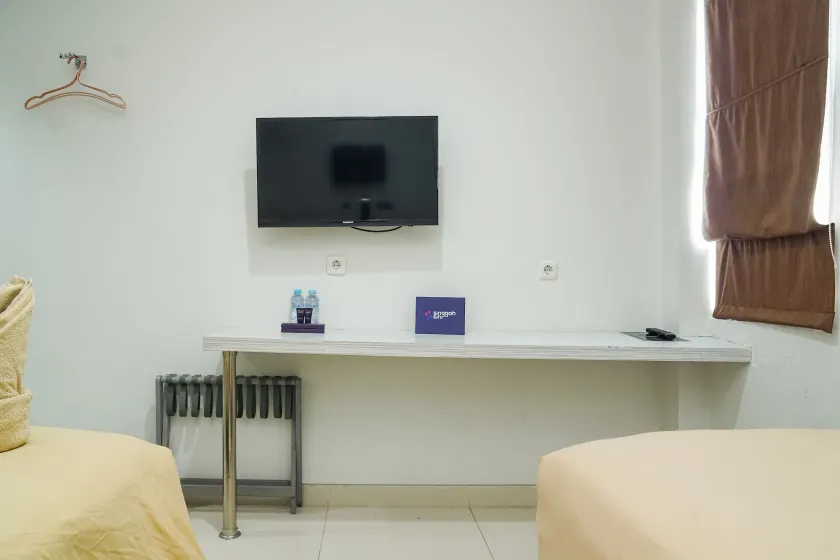 Rock Hotel - Image 1