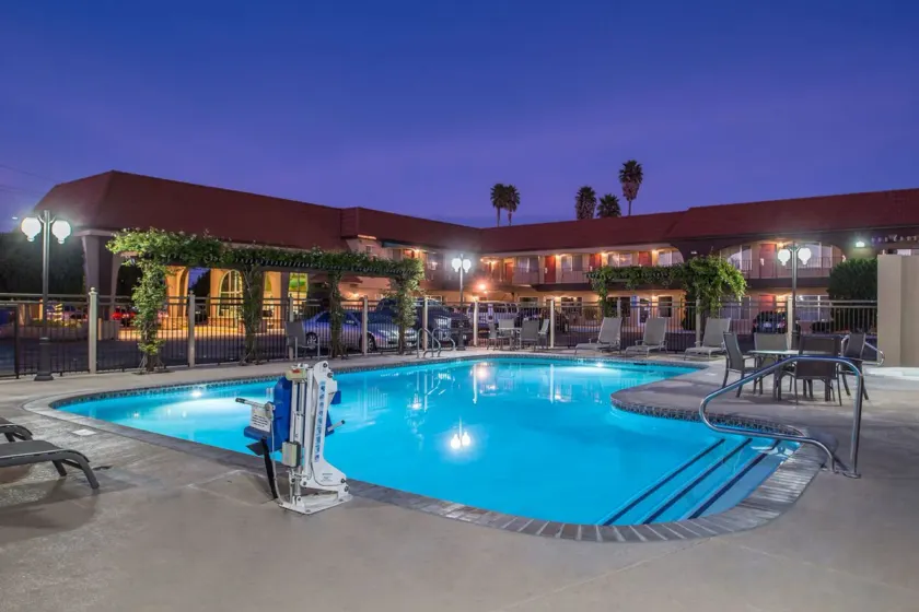 Laurel Inn & Conference Center - Image 1