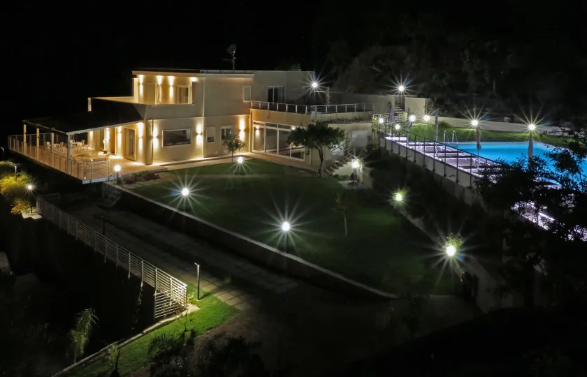 Siké Holiday Home - Image 1