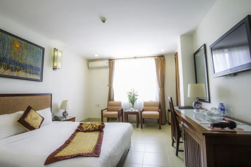 Luxe Hotel - Image 1