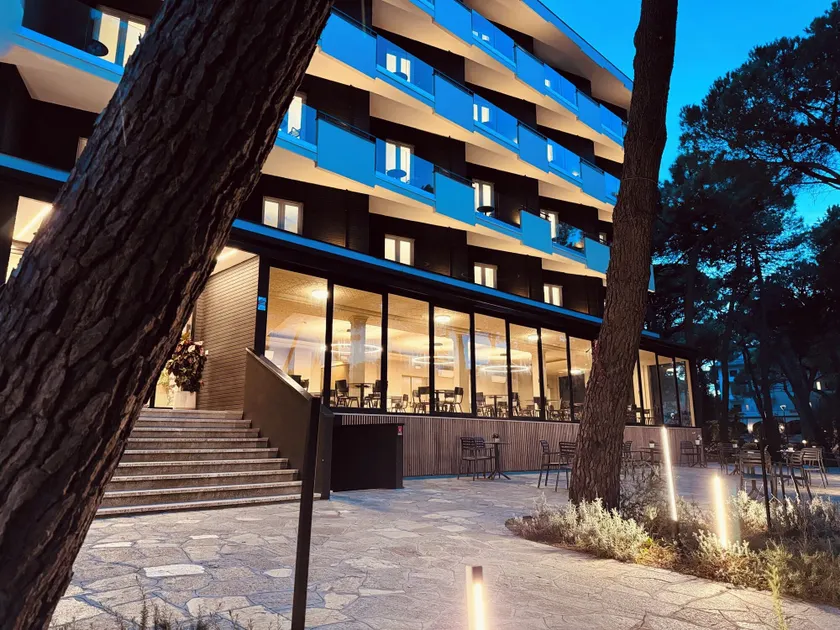 HOTEL NOIR  - Image 1