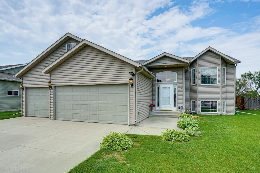 Deck & Yard! Moorhead Getaway Near Downtown Fargo - Image 1