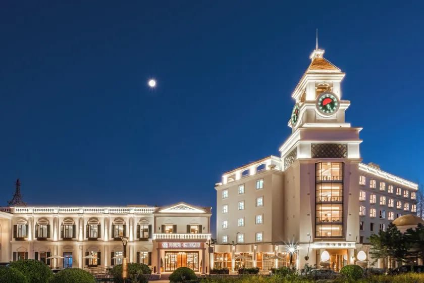 Moon River Puyue Hotel - Image 1