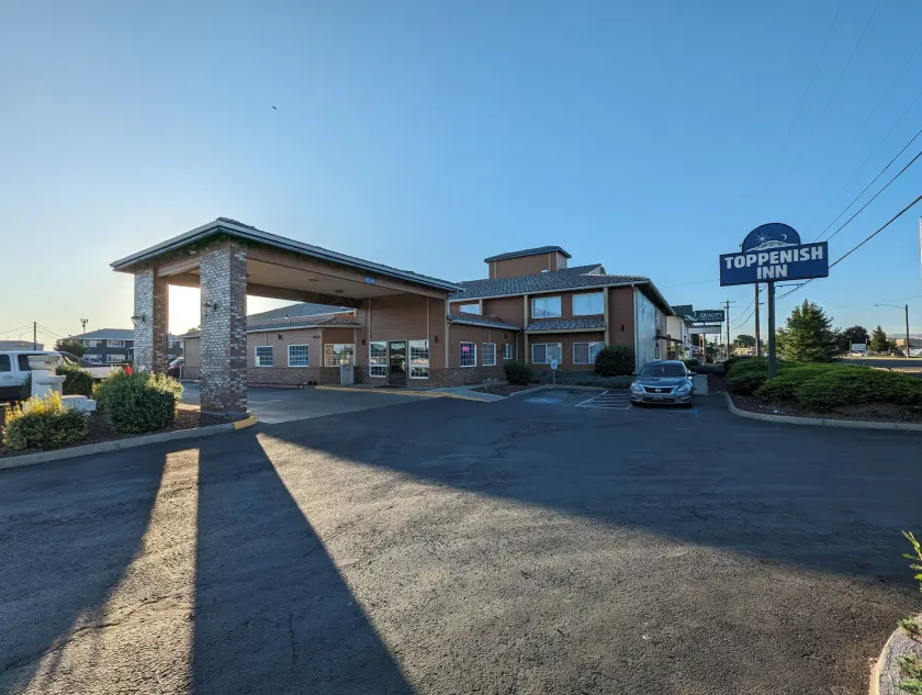 Toppenish Inn and Suites - Image 1