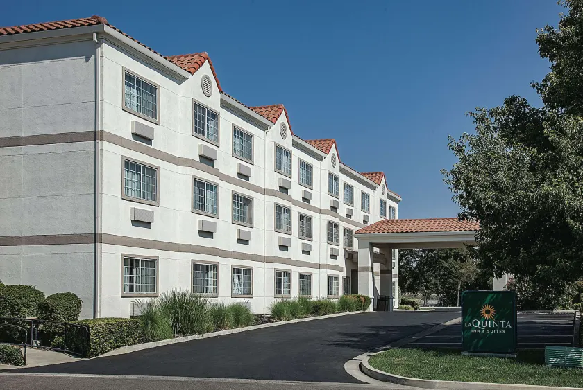 La Quinta by Wyndham Davis - Image 1