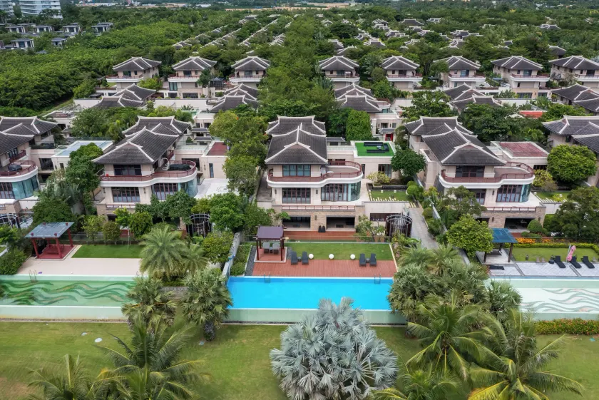 Sanya Haitang Bay Renguan Pool Villa Hotel -100 meters from the beach, adjacent to Atlantis Water World and duty free shops - Image 1