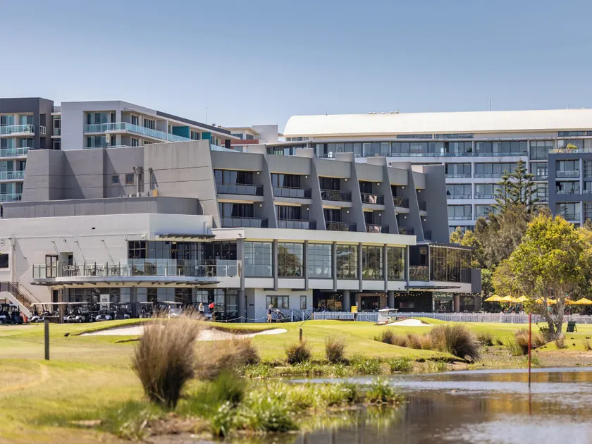 Best Western Plus Hotel Wollongong Golf Club - Image 1