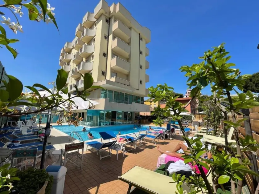 Hotel Apogeo - Breakfast Experience - Image 1