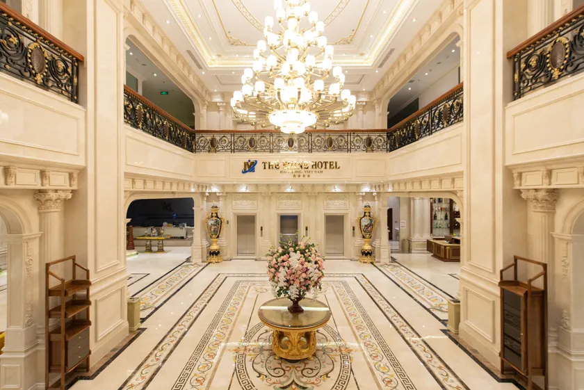 THE SHINE HOTEL - Image 1