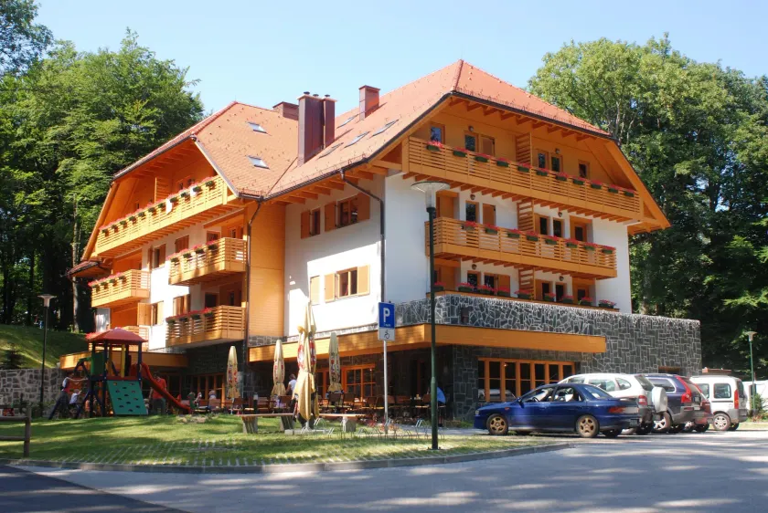 Aparthotel Snjezna Kraljica - Image 1