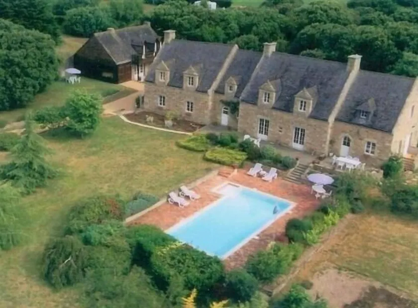 Le Manoir des Quatre Saisons - Image 1