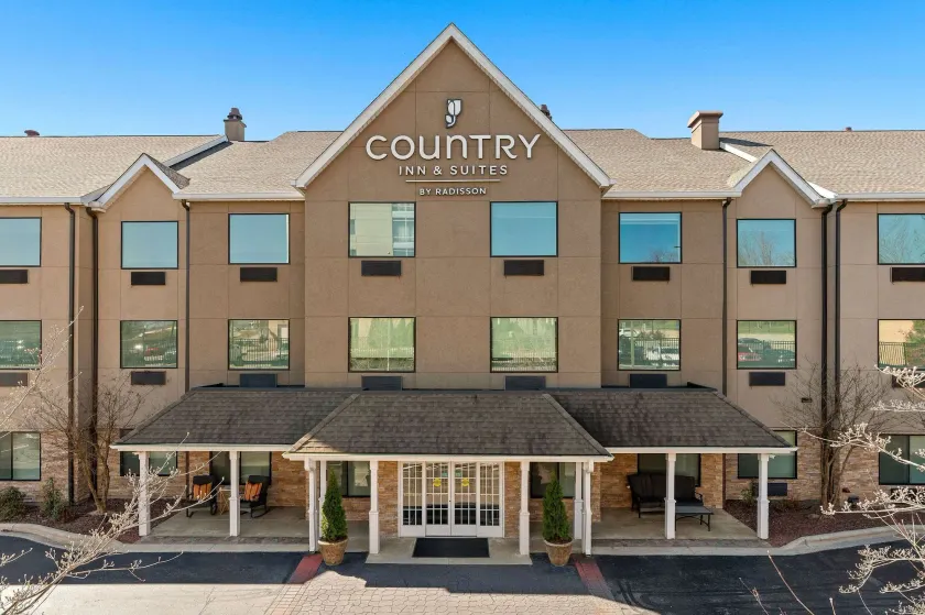 Country Inn & Suites by Radisson, Asheville - Outlet Mall - Image 1