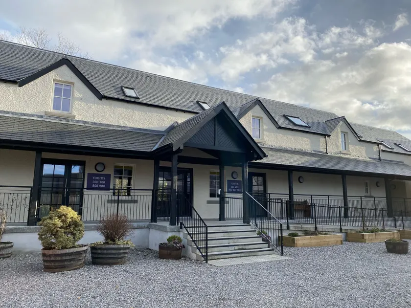 Loch Ness Bunk Inn - Image 1