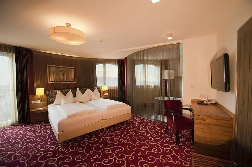 Shared room, shower or bath, toilet, standard - Camera