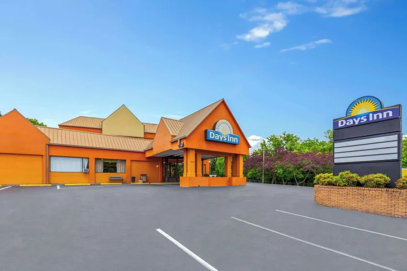Days Inn by Wyndham Knoxville East - Image 1