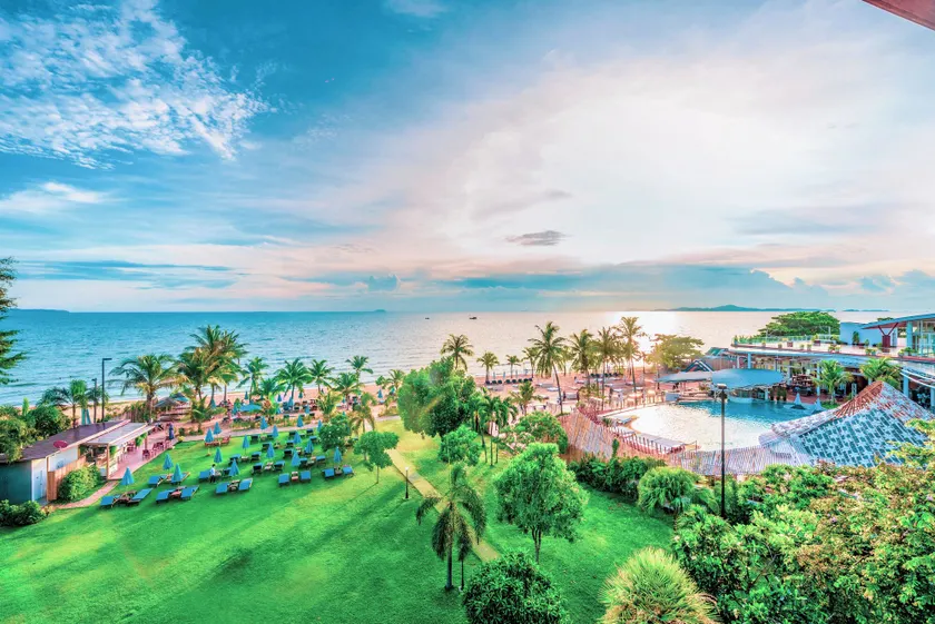 Pinnacle Grand Jomtien Resort and Beach Club - Image 1