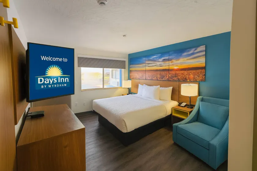 Days Inn by Wyndham Rock Springs I-80 Green River - Image 1