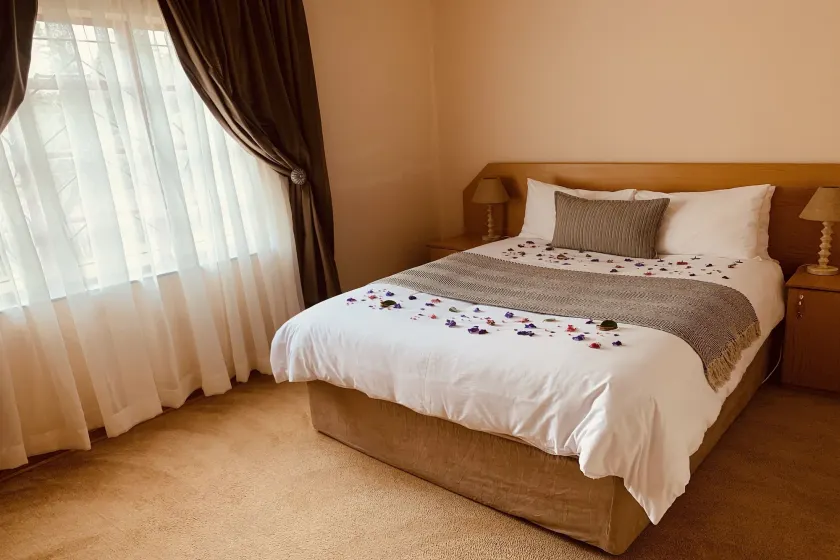 Khutsong Lodge - Room