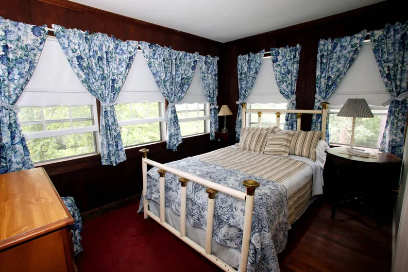Black Mountain Inn - Image 1