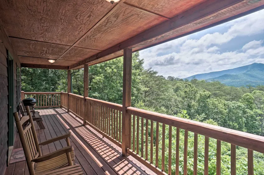 Rustic Young Harris Cabin w/ Fire Pit & Views - Image 1