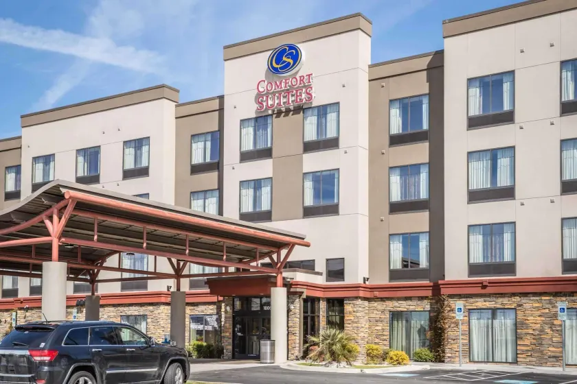 Comfort Suites New Bern near Cherry Point - Image 1