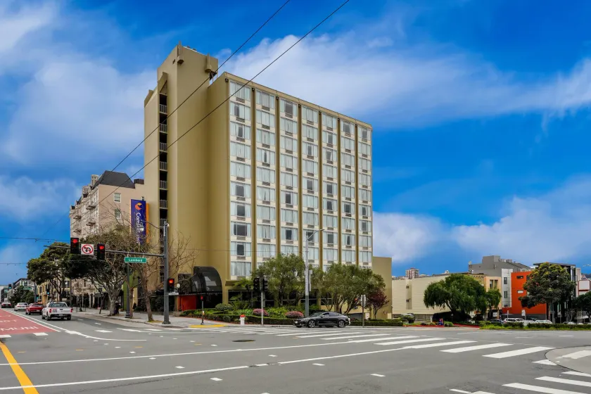 Comfort Inn By the Bay - Image 1