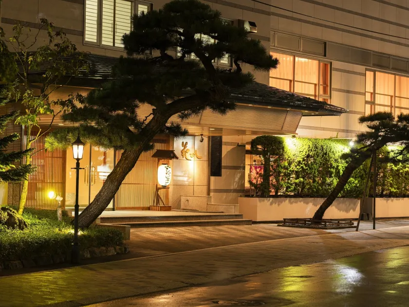 Hanabishi Hotel - Image 1
