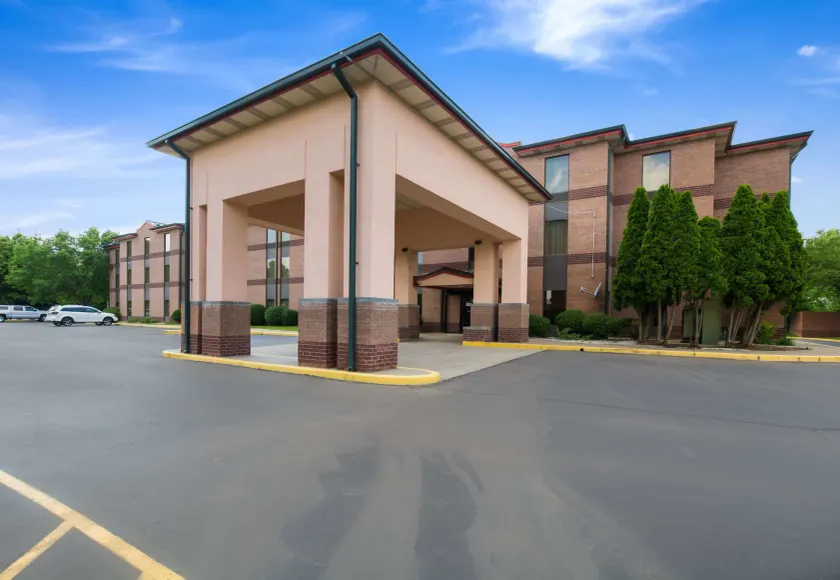 Quality Inn & Suites Sellersburg - Louisville Area - Image 1