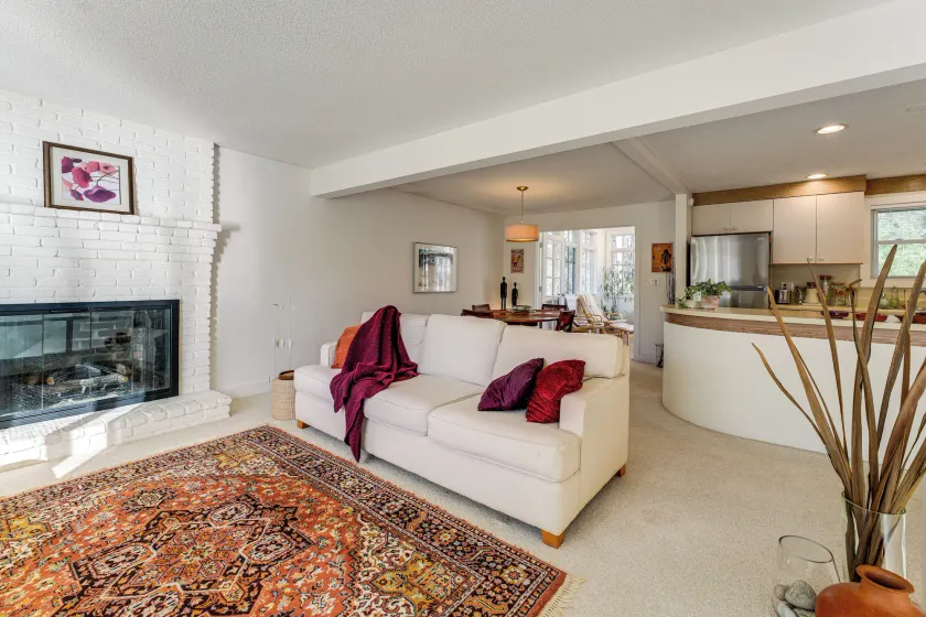 1 Mi to Maine Street! Mcm-style Home in Brunswick - Image 1