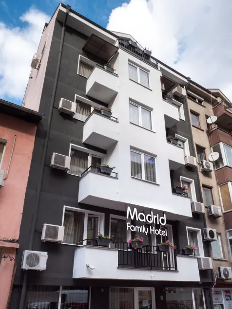 Family Hotel Madrid - Image 1