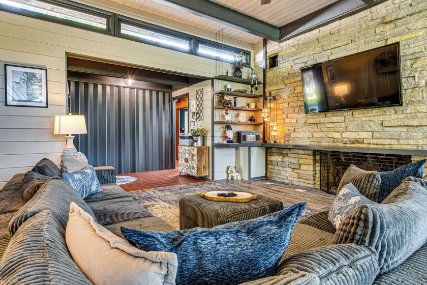 Walk to Dtwn Rockville! Prairie-inspired Retreat - Image 1