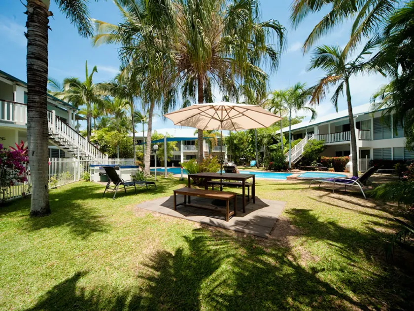 Poolside Mango House - Image 1