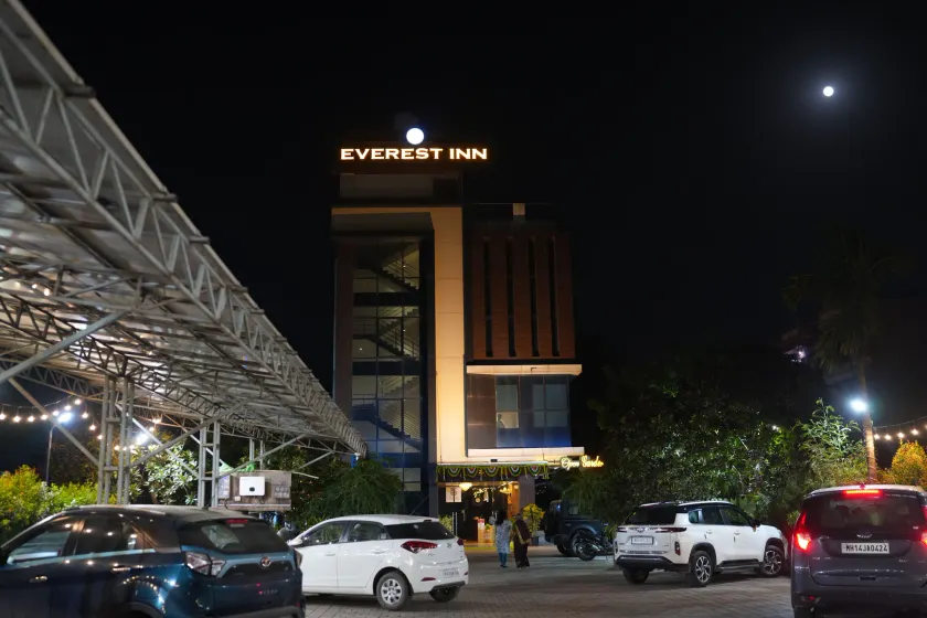 Everest Inn Chakan - Image 1