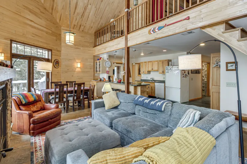 4-season Recreation: Secluded Pike River Cabin - Image 1
