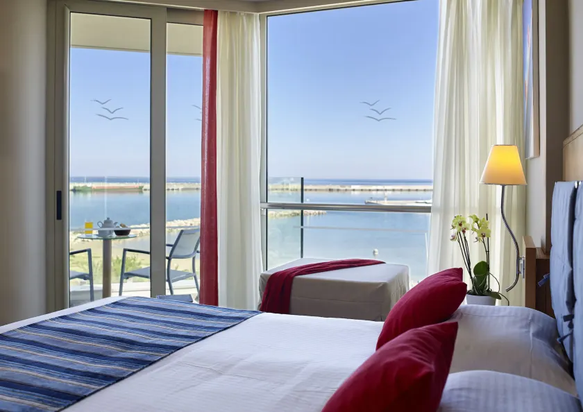 Kyma Suites Beach Hotel - Image 1