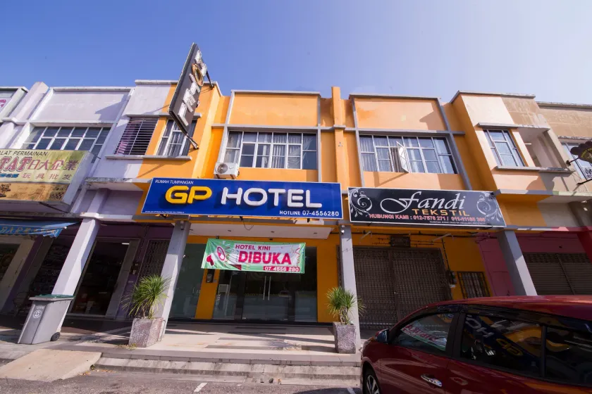 Golden Pearl Hotel Near Universiti Tun Hussein Onn Malaysia UTHM - Image 1