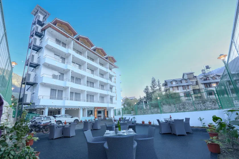 Hotel Skyline, Manali - Walking to Mall Road, Centrally Heated - Image 1