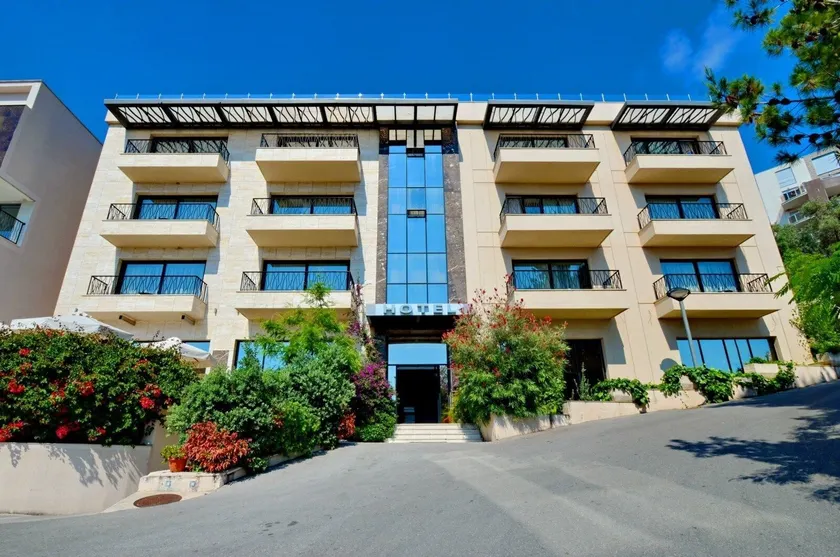 Hotel & Apartments HEC Residence - Image 1