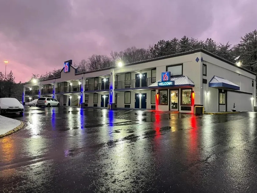 Motel 6-Kingston, TN - Image 1
