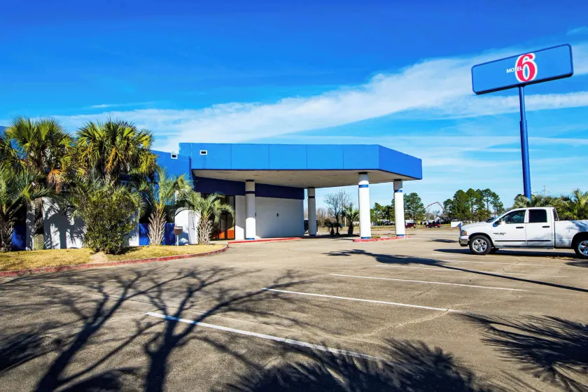 Motel 6-Opelousas, LA - Image 1